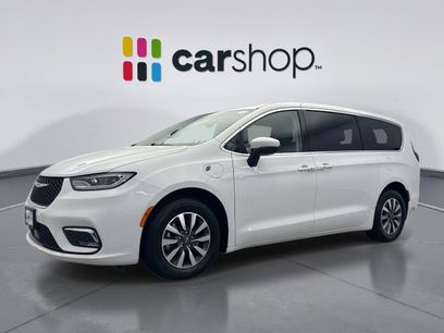 Used 2023 Chrysler Pacifica Touring-L