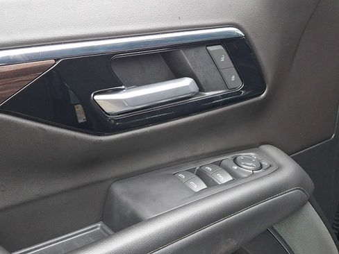 Used 2025 Chevrolet Tahoe LS AWD/4WD image 13