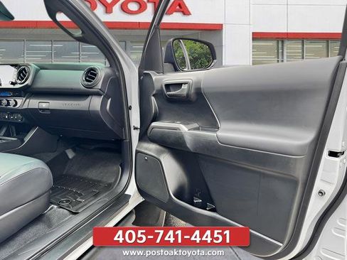 Used 2021 Toyota Tacoma TRD Off-Road w/ TRD Premium Off Road Package AWD/4WD image 24