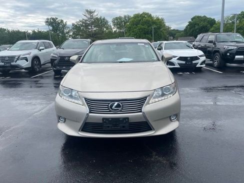 Used 2015 Lexus ES 350 w/ Luxury Package FWD image 2