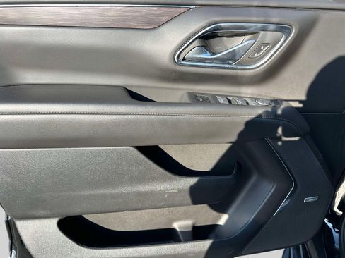 Used 2024 Chevrolet Suburban LT image 16