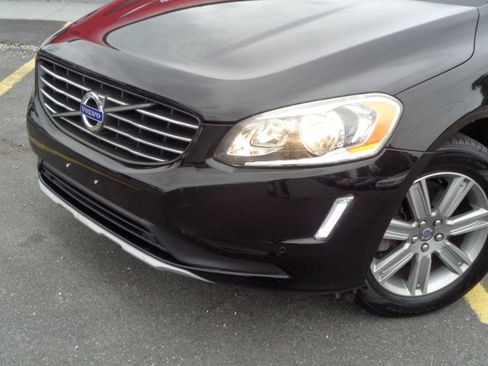Used 2016 Volvo XC60 T6 w/ Proximity Package AWD/4WD image 22