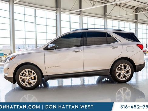 Used 2018 Chevrolet Equinox Premier image 2