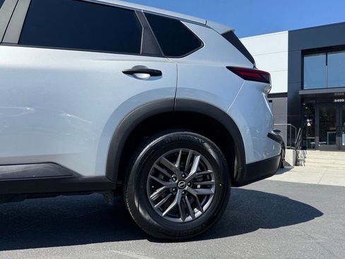 Used 2024 Nissan Rogue S FWD image 6