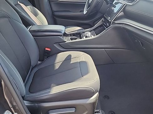 Used 2023 Jeep Grand Cherokee L Laredo w/ Luxury Tech Group I AWD/4WD image 11