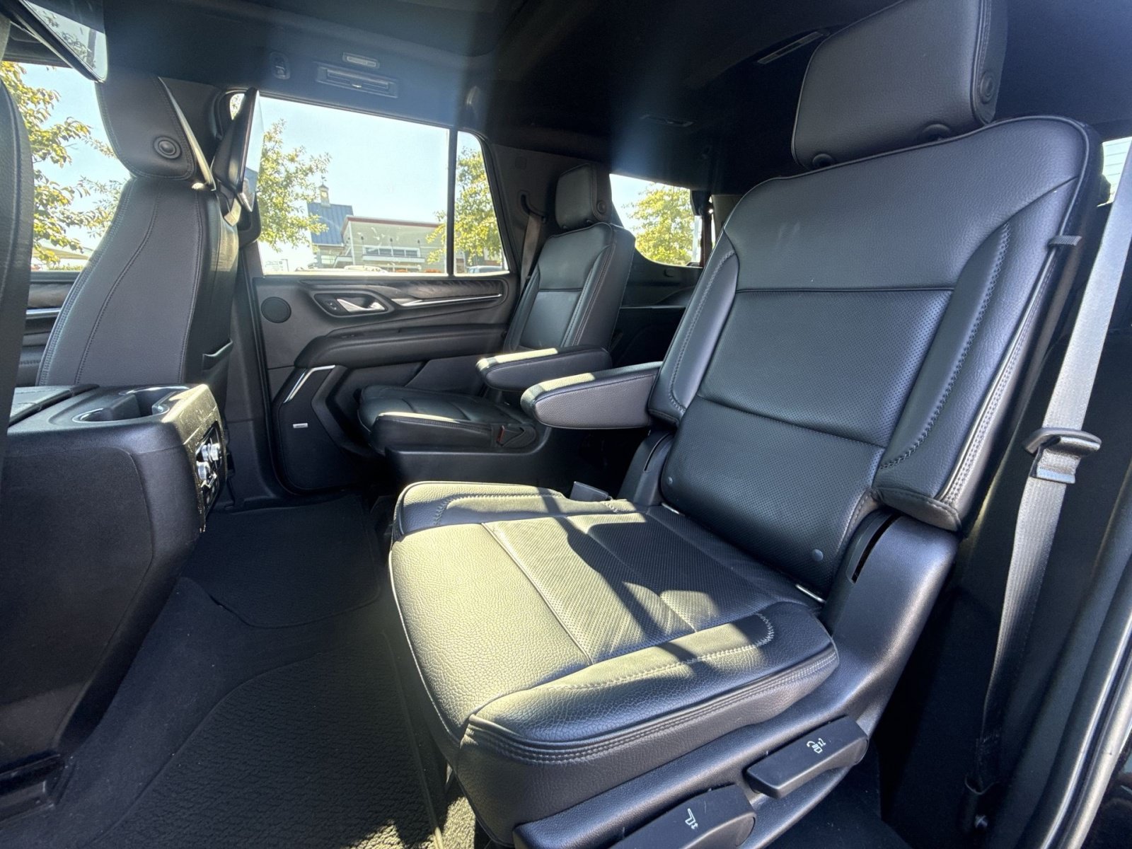 Used 2021 GMC Yukon Denali w/ Denali Premium Package AWD/4WD image 24