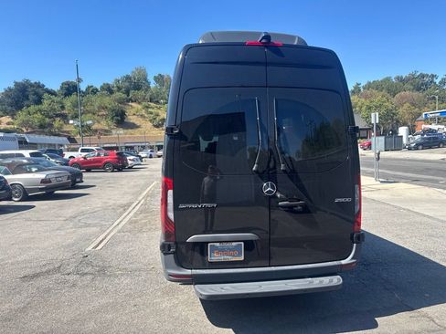 Used 2024 Mercedes-Benz Sprinter 2500 image 6