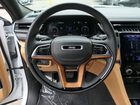 Used 2023 Jeep Grand Cherokee L Summit AWD/4WD image 17