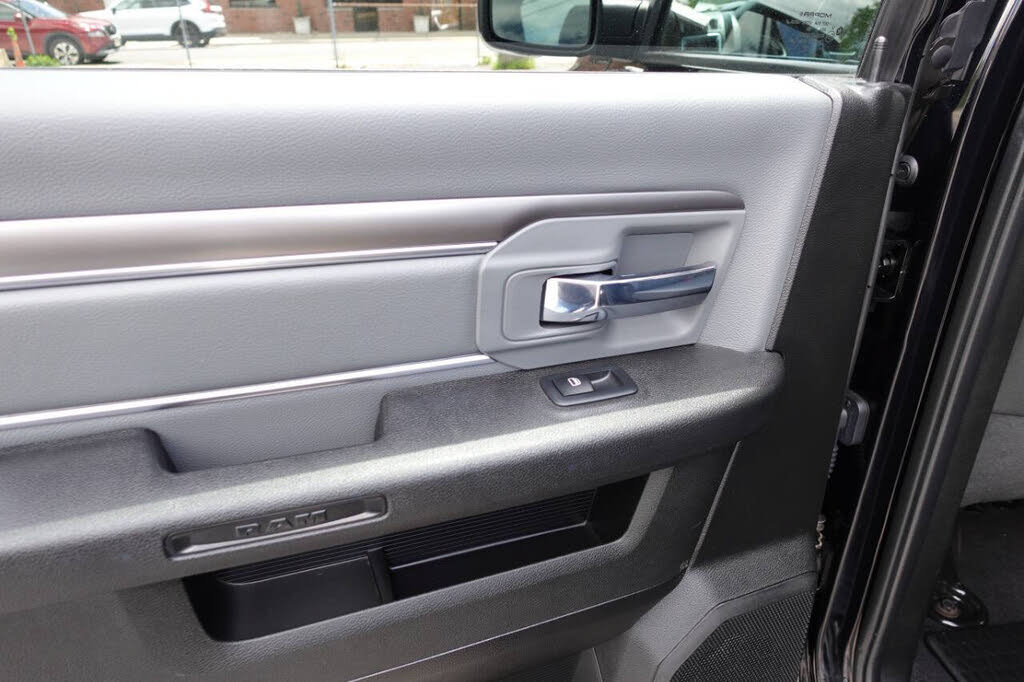 Used 2022 RAM 1500 Classic SLT w/ Electronics Convenience Group AWD/4WD image 22