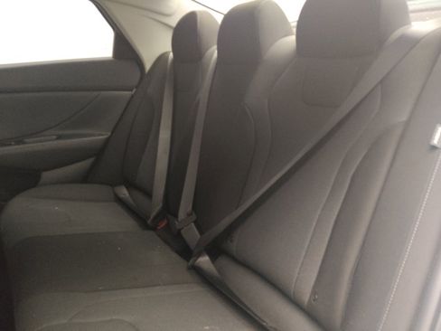 Used 2025 Hyundai Elantra SE FWD image 18