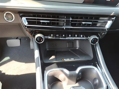 New 2026 Chevrolet Traverse LT w/ LPO, Floor Liner Package image 21