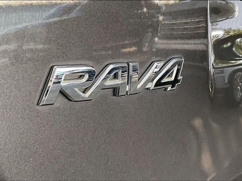 Used 2016 Toyota RAV4 SE FWD image 10