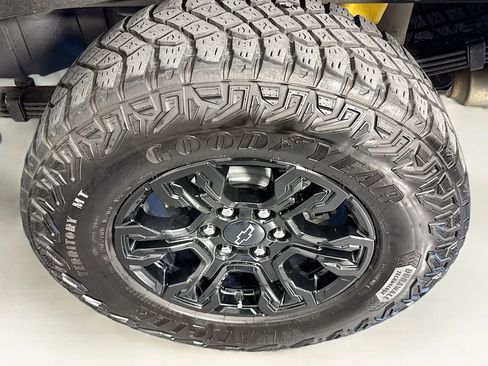 Used 2023 Chevrolet Silverado 1500 ZR2 image 32