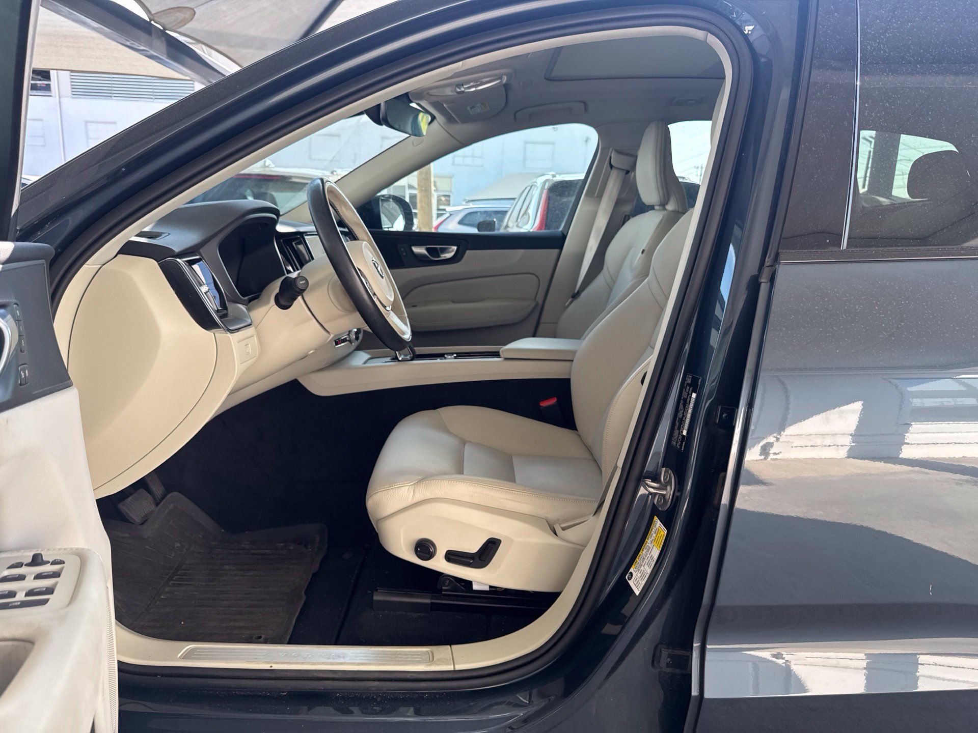 Used 2024 Volvo XC60 B5 Core w/ Protection Package Premier AWD/4WD image 10