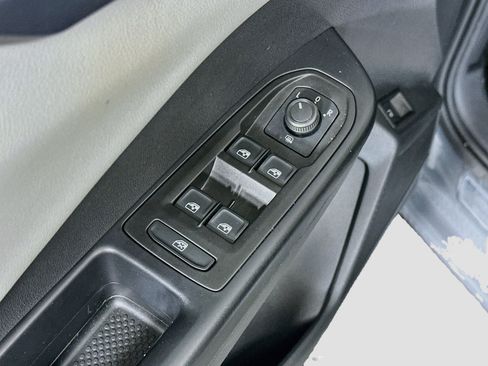 Used 2023 Volkswagen Taos SE w/ Panoramic Sunroof Package FWD image 15