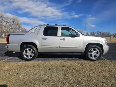 Used 2011 Chevrolet Avalanche LT w/ Regional Value Package image 6