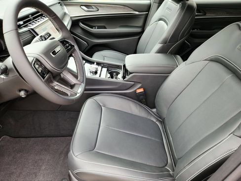 New 2025 Jeep Grand Cherokee L Overland w/ Trailer Tow Package image 13