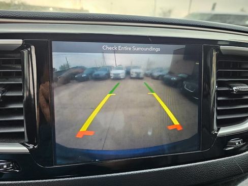 Used 2018 Chrysler Pacifica Touring-L image 15