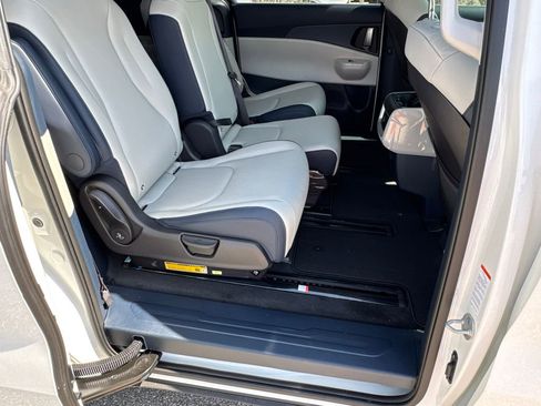 New 2026 Kia Carnival EX image 15