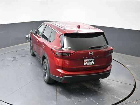 Used 2025 Nissan Rogue SV FWD image 20