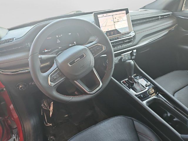 Used 2025 Jeep Compass Trailhawk w/ Trailhawk Elite Group AWD/4WD image 13