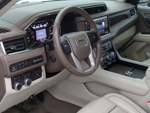 Used 2021 GMC Yukon XL Denali w/ Denali Premium Package image 10