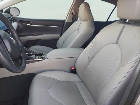 Used 2023 Toyota Camry XSE image 16