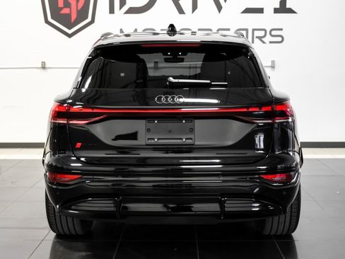 Used 2025 Audi SQ6 e-tron Premium w/ Convenience Package image 11