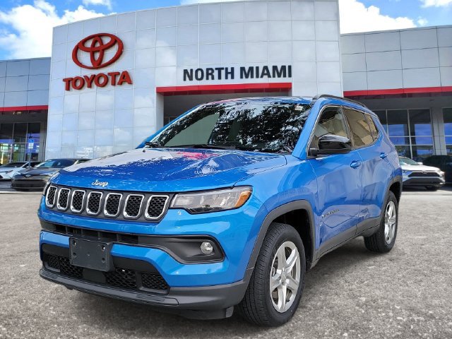 Used 2024 Jeep Compass Latitude AWD/4WD image 2