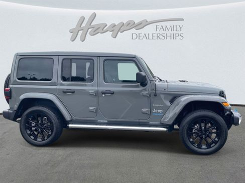 Used 2022 Jeep Wrangler Unlimited Sahara w/ Cold Weather Group image 34