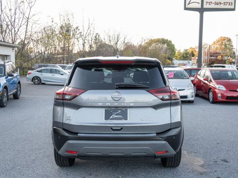 Used 2023 Nissan Rogue SV image 10