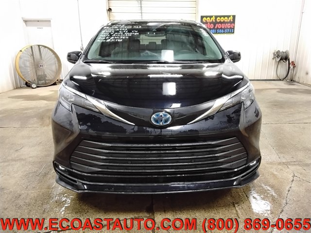 Used 2025 Toyota Sienna XLE FWD image 7
