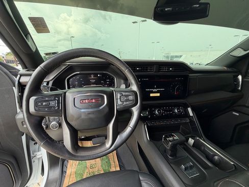 Used 2023 GMC Sierra 1500 AT4 w/ AT4 Premium Package AWD/4WD image 14