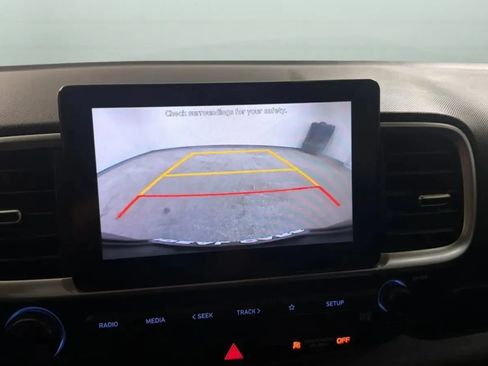 Used 2021 Hyundai Venue SE w/ Cargo Package FWD image 15