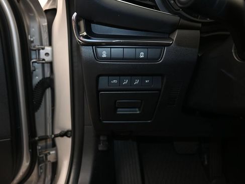Used 2023 MAZDA MAZDA3 s FWD image 12