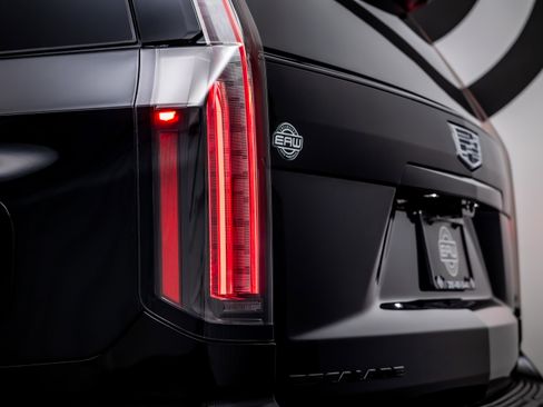 Used 2025 Cadillac Escalade V w/ LPO, ONYX Package image 12