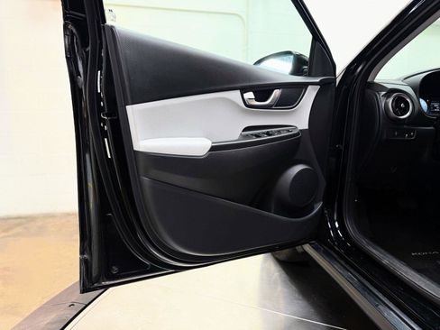 Used 2023 Hyundai Kona SE image 12