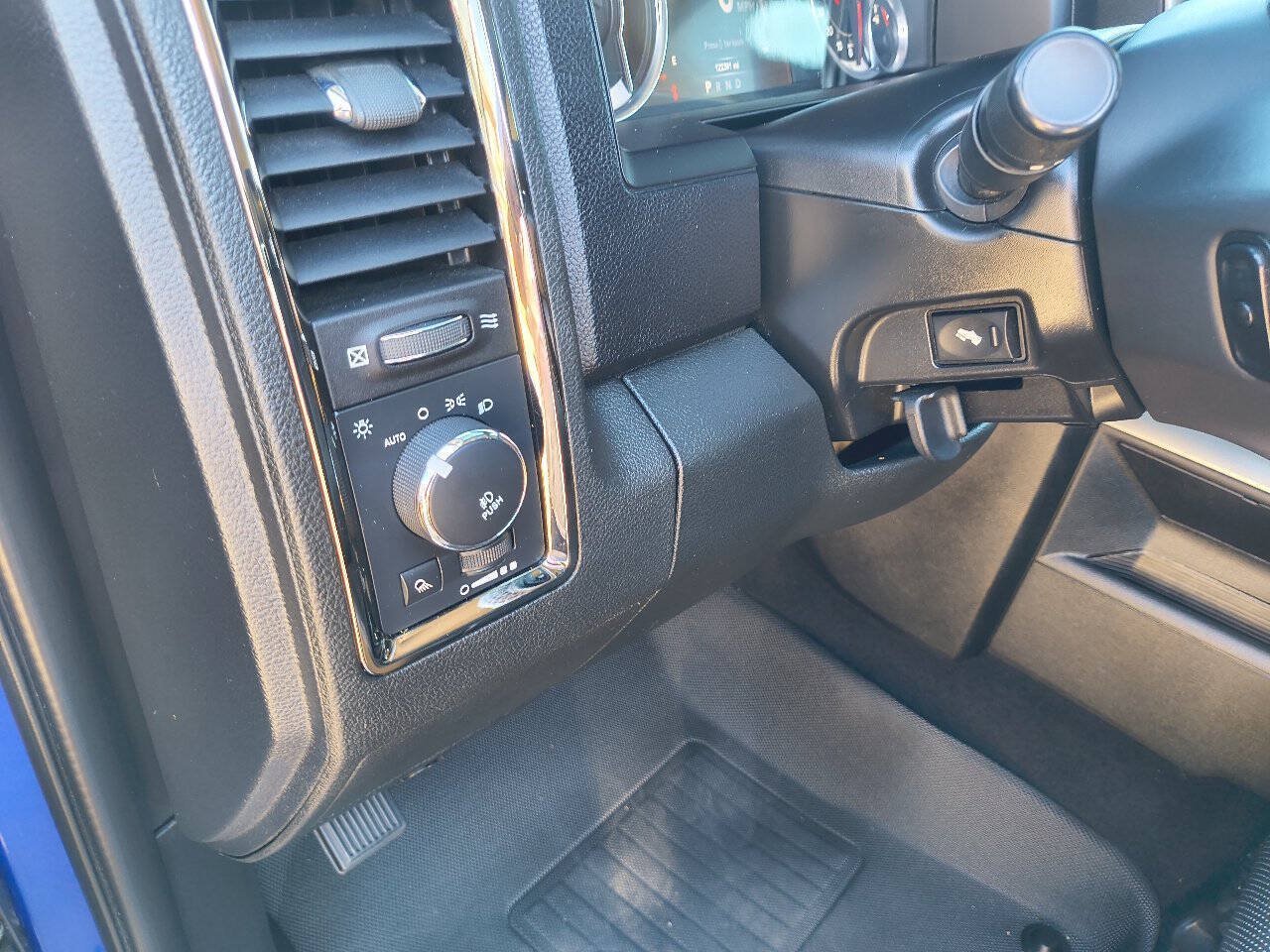 Used 2015 RAM 1500 Sport AWD/4WD image 25