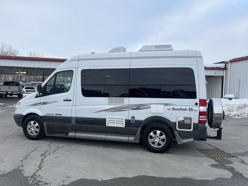 Used 2008 Dodge Sprinter 2500 w/ Trailer Tow Group image 2