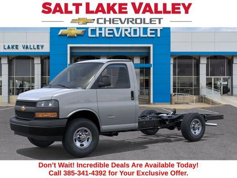 New 2026 Chevrolet Express 3500 image 2