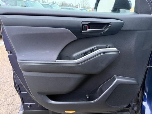 Used 2022 Toyota Highlander L image 20