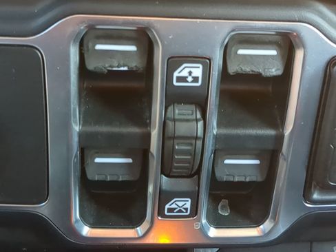 Used 2020 Jeep Wrangler Unlimited Sahara w/ Uconnect 4C Nav & Sound Group image 23