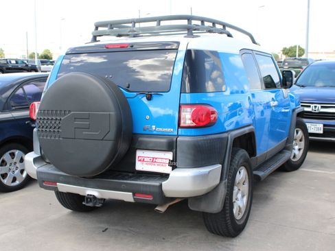 Used 2007 Toyota FJ Cruiser 2WD w/ Upgrade Pkg 2 image 11
