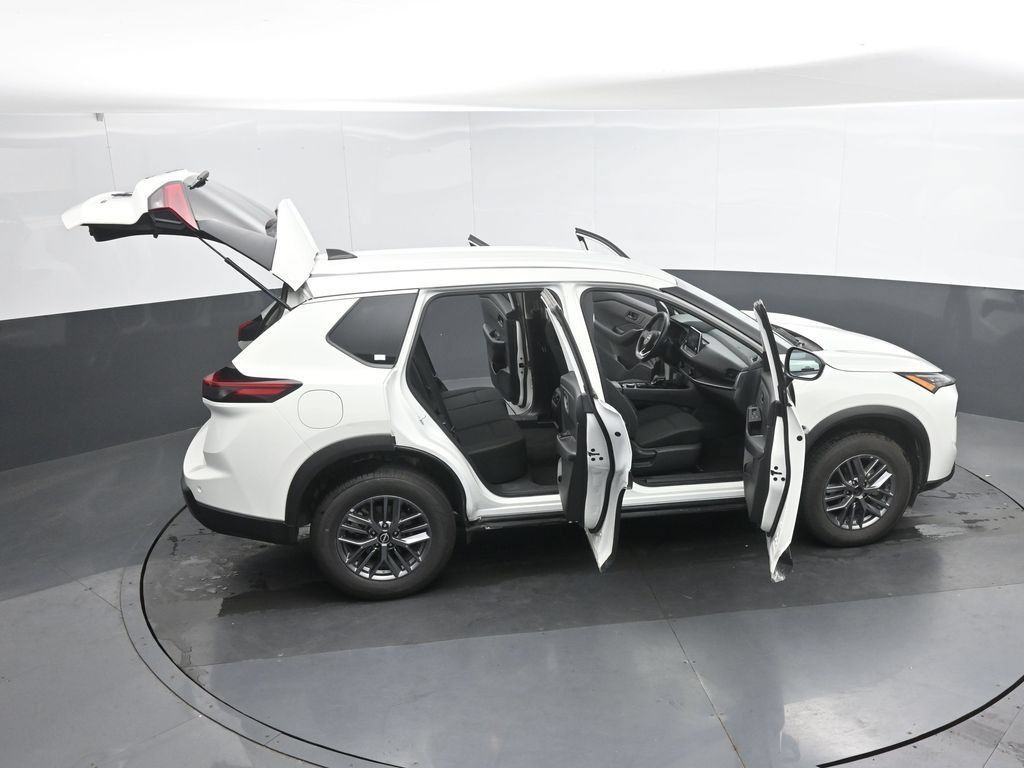 Used 2024 Nissan Rogue S AWD/4WD image 52