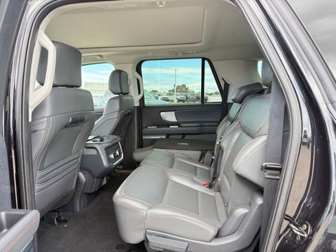 Used 2025 Ford Expedition Max Active AWD/4WD image 6