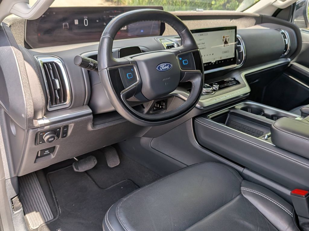 Used 2025 Ford Expedition Platinum AWD/4WD image 36