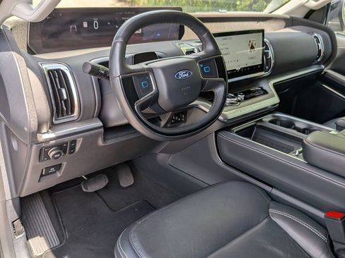 Used 2025 Ford Expedition Platinum AWD/4WD image 36