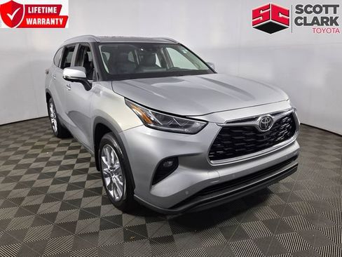 Used 2025 Toyota Highlander Limited FWD image 1