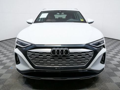 Used 2024 Audi Q8 e-tron Premium Plus image 34