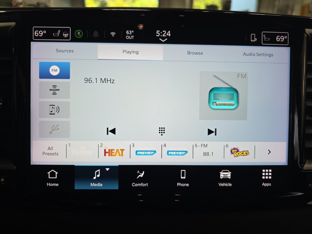 Used 2025 Chrysler Pacifica Select FWD image 27